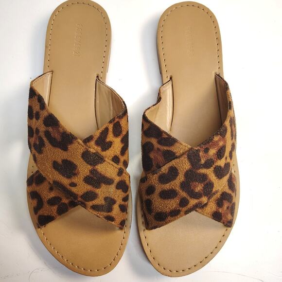 Forever 21 Shoes - Forever 21 Leopard Slide Sandals Flat Cheetah Animal Slide Size 7
